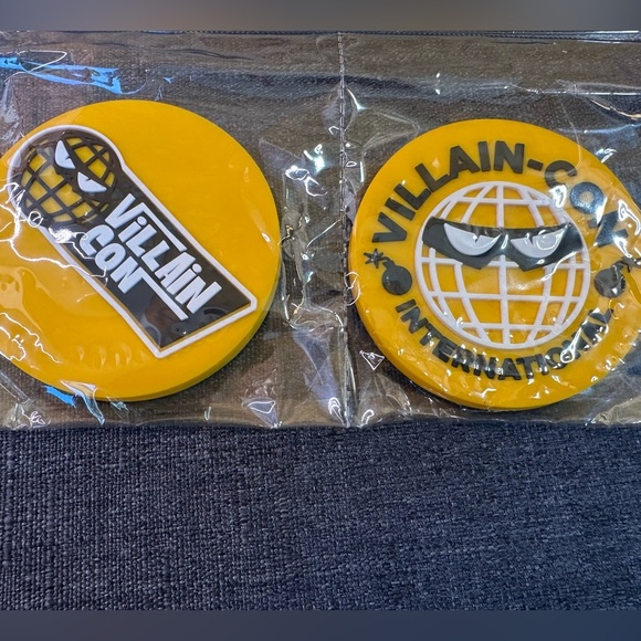 Minions Villain Con Magnet set of 2 Universal Studios Parks NWT - Picture 2 of 7